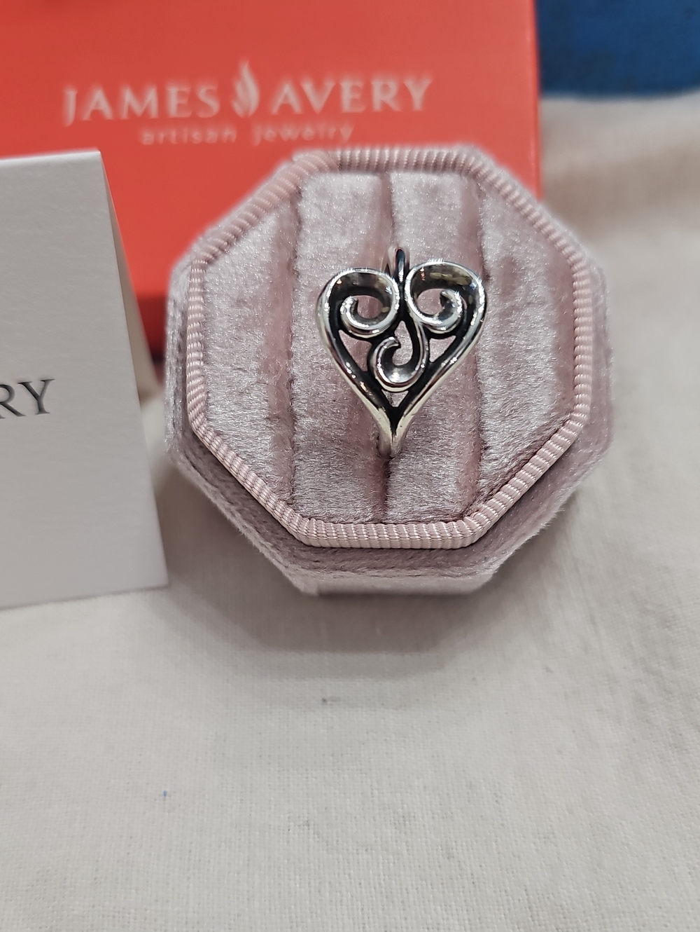 Highly sought-after Retired James Avery Sterling Silver Sz7